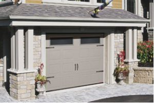 Maison avec porte de garage