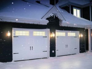 Votre porte de garage est condamnée par la glace ? Laissez-nous vous aider !