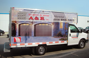 Camion de livraison de Portes de garage A & R inc.