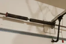 Ressort de porte de graage brisé 