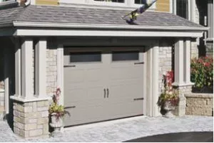 Maison avec porte de garage
